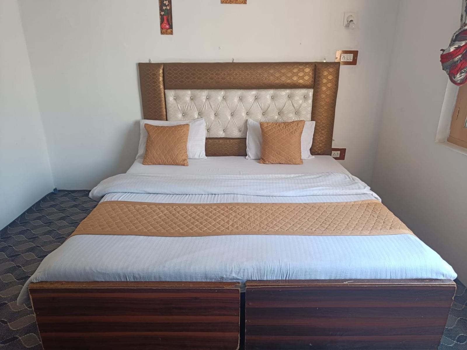 Hotel New Heaven Canal Srinagar  Bagian luar foto