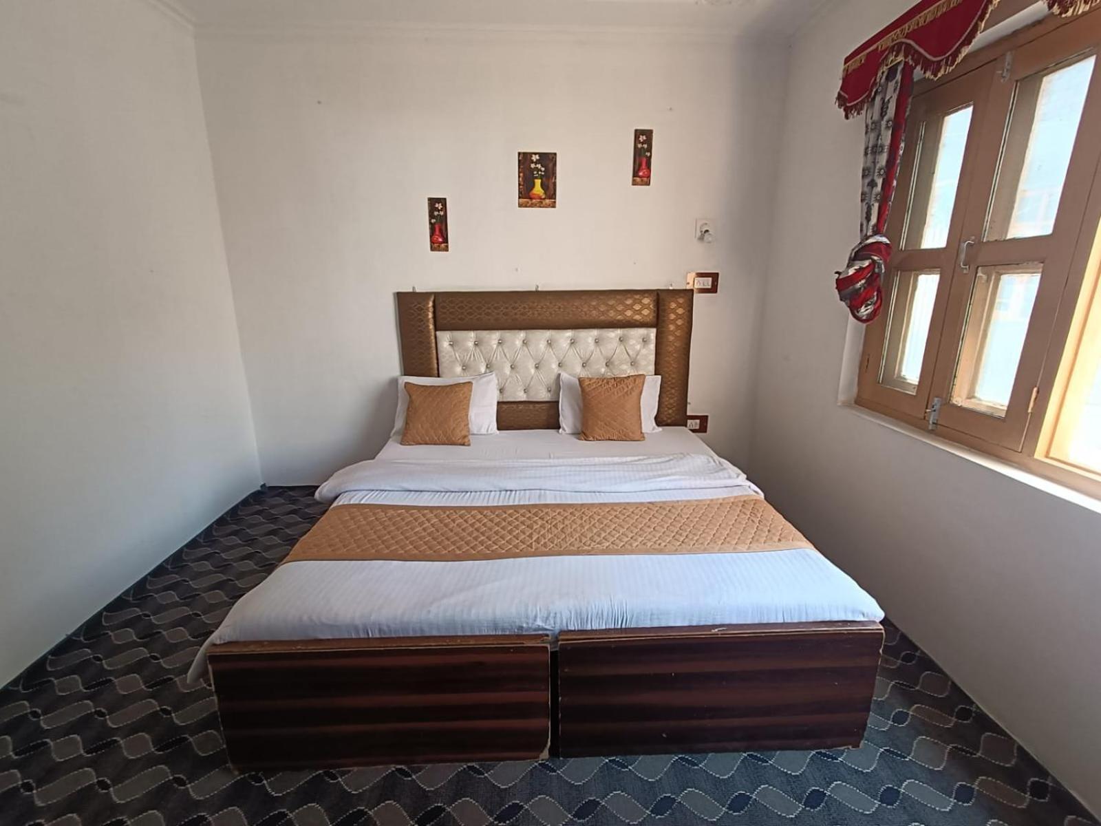 Hotel New Heaven Canal Srinagar  Bagian luar foto