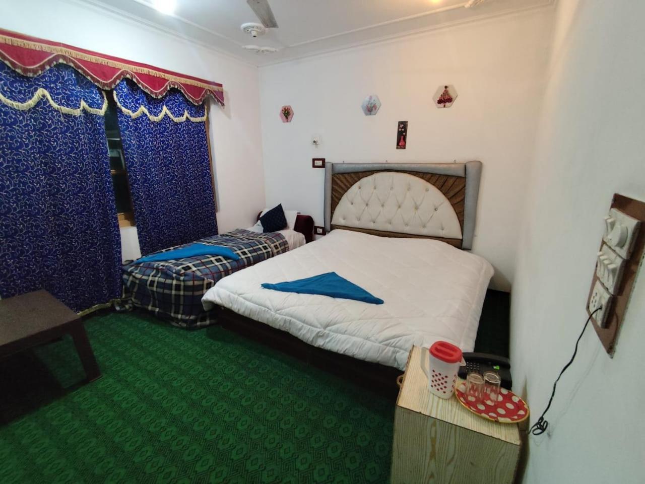 Hotel New Heaven Canal Srinagar  Bagian luar foto