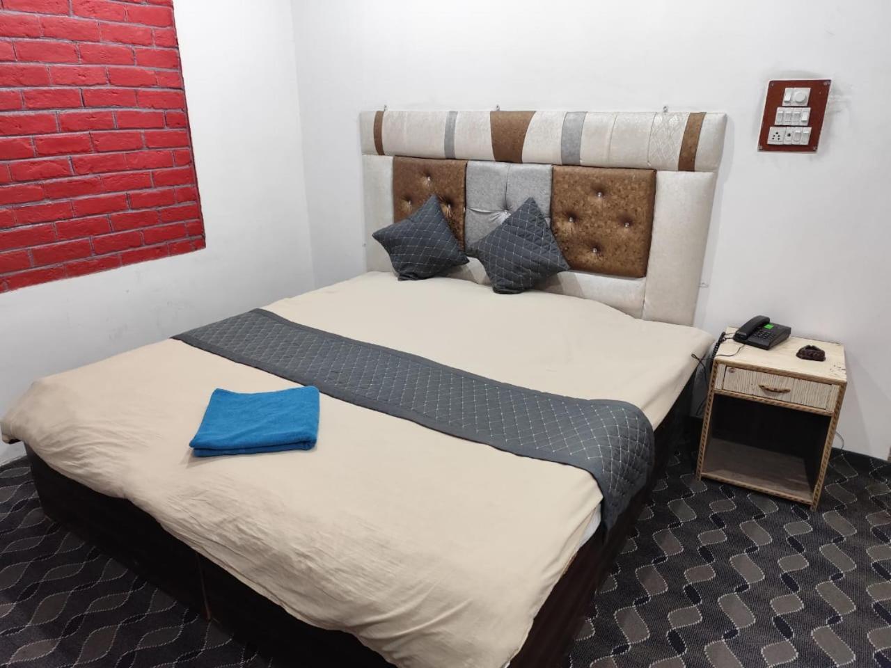 Hotel New Heaven Canal Srinagar  Bagian luar foto