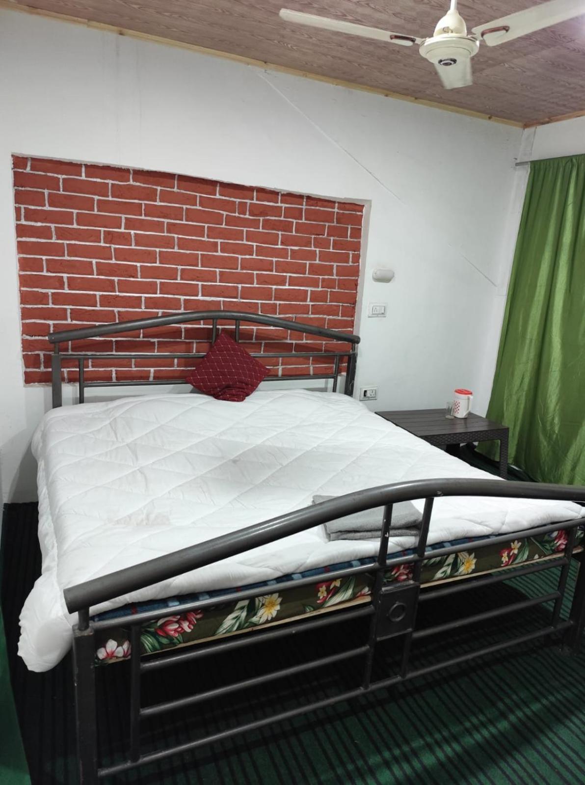 Hotel New Heaven Canal Srinagar  Bagian luar foto