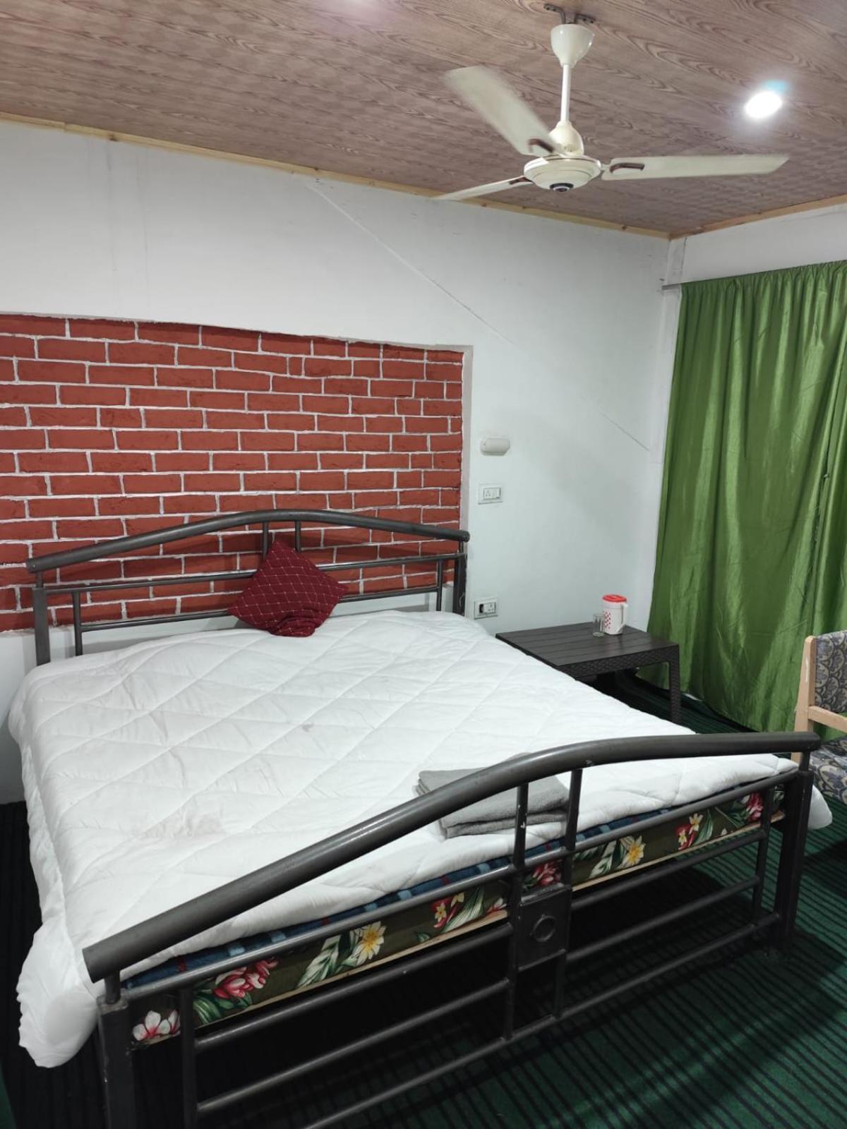 Hotel New Heaven Canal Srinagar  Bagian luar foto