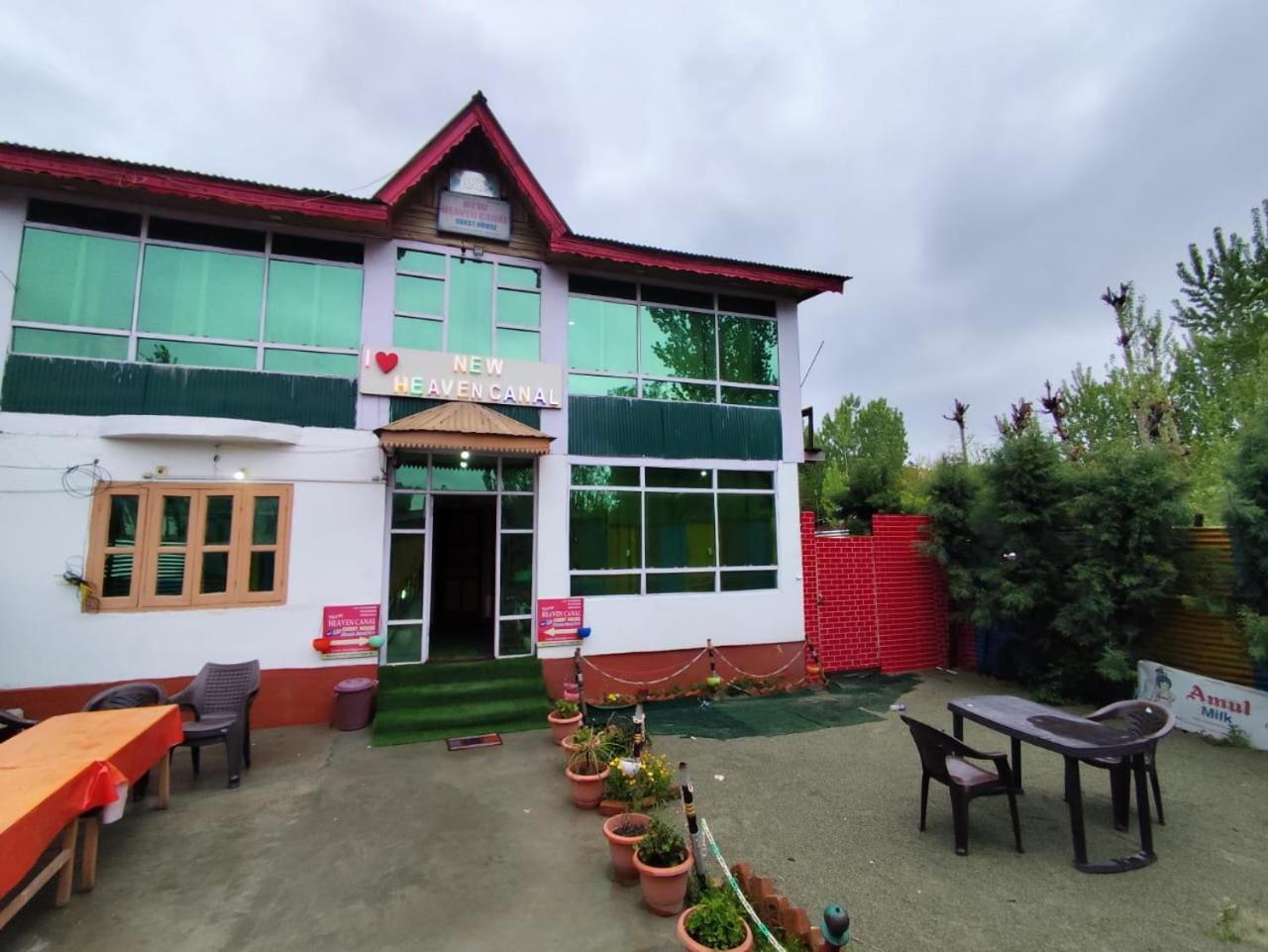 Hotel New Heaven Canal Srinagar  Bagian luar foto