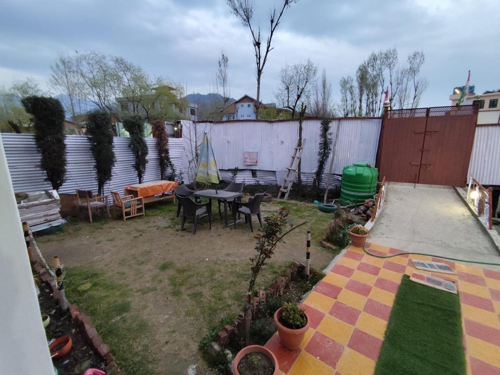 Hotel New Heaven Canal Srinagar  Bagian luar foto