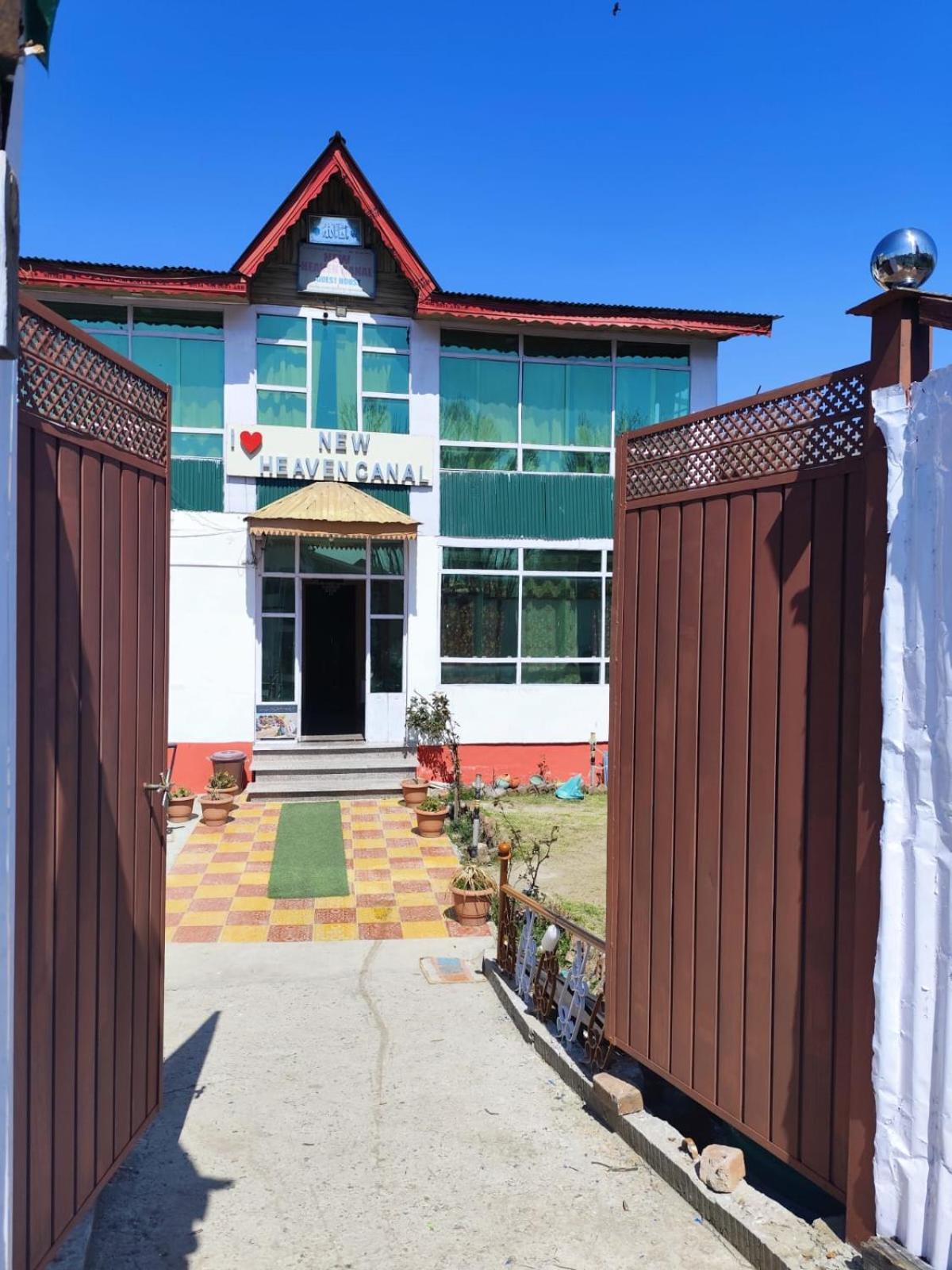 Hotel New Heaven Canal Srinagar  Bagian luar foto